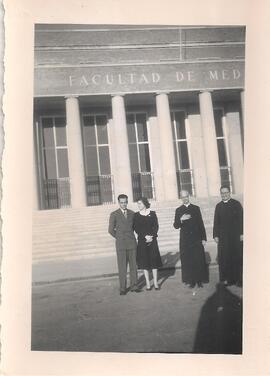 Rubén Odio Herrera en la Facultad de Medicina de Madrid, España 1958