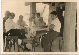 Carlos Gálvez Córdoba Córdoba compartiendo una comida con un grupo de personas