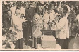 Rafael Otón Castro Jiménez en la colocación de una primera piedra