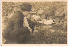 Santiago Núñez con dos patos