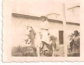 Un hombre a caballo, en Turrubares