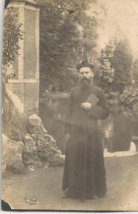 Sacerdote no identificado