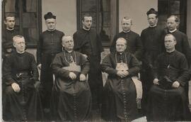 Grupo de sacerdotes