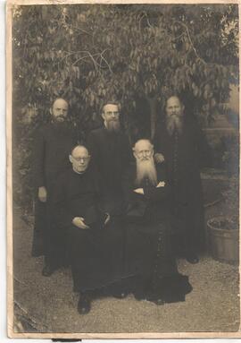 Grupo de sacerdotes
