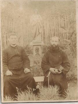 Sacerdotes junto al Corazón de Jesús