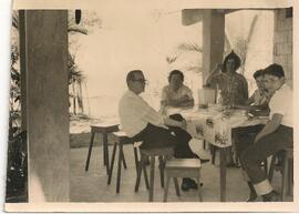Carlos Gálvez Córdoba Córdoba compartiendo una comida con un grupo de personas