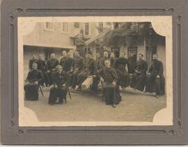 Grupo de sacerdotes en el antiguo Seminario Mayor en San José