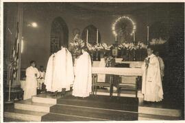 Román Arrieta Villalobos en una ordenación sacerdotal