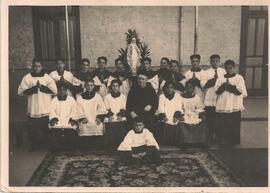 Grupo de monaguillos del Colegio Seminario con el Padre
Rector Juan Odendal