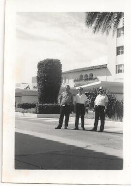 Tres hombres en Miami