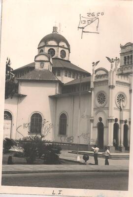 Basílica de Nuestra Señora de los Ángeles - Lado izquierdo