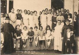 Grupo de personas en Cartago