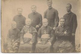 Grupo de sacerdotes
