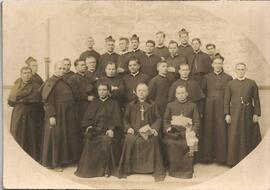 Grupo de sacerdotes