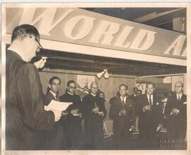 Rubén Odio Herrera y don José Figueres Ferrer en una celebración con motivo de la llegada de Pan American World Airways a Costa Rica