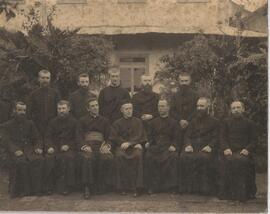 Grupo de sacerdotes