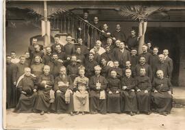 Grupo de sacerdotes