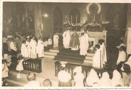 Román Arrieta Villalobos en una ordenación sacerdotal